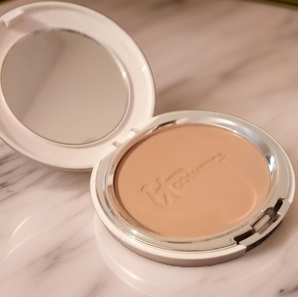 NEW Celebration Foundation Illumination by IT Cosmetics - Rich - Picture 1 of 4